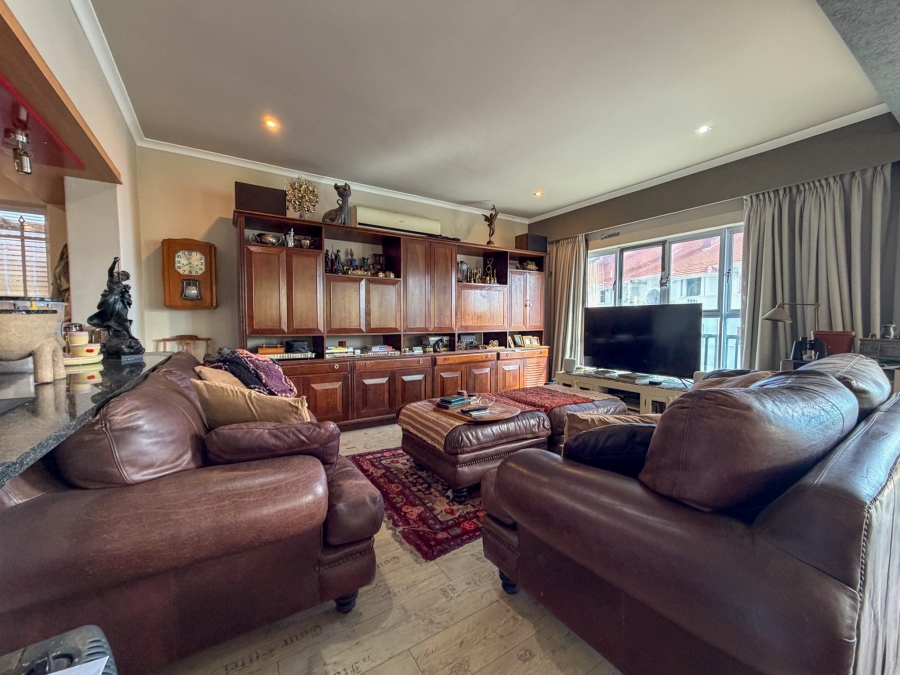4 Bedroom Property for Sale in Bantry Bay Western Cape